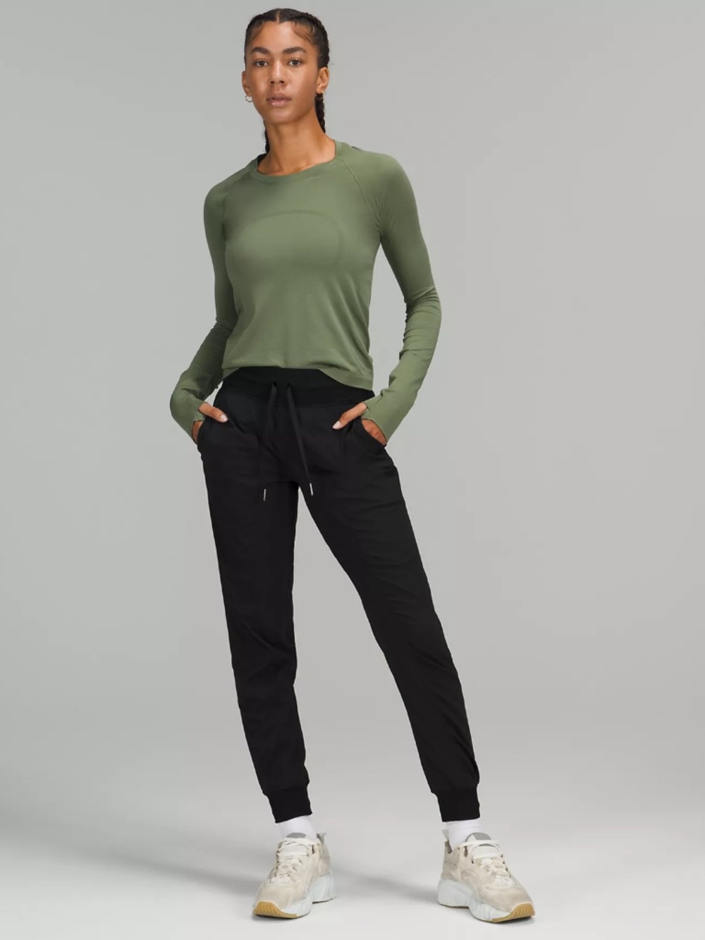 LULULEMON Dance Studio Mid-Rise Jogger Full Length Women’s Size 8 Black